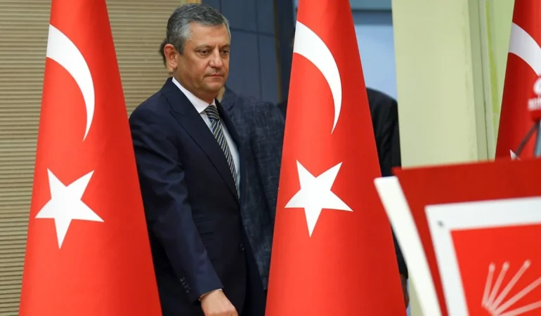 CHP’de ‘İstifa’ Depremi! 22 Vekil “Önce Sen İstifa Et” Dedi! Özel Veto Etti