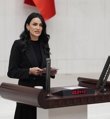 ak-partili-sarbastan-chp-lideri-ozele-cercioglu-yaniti-baskanimizin-topuk-sesleri-sizleri-urkutmus