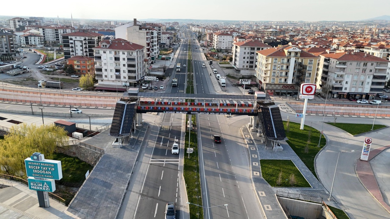 aksaray-belediyesinden-anlamli-yatirim-gazzeli-sehitler-yaya-ust-gecidi-acildi