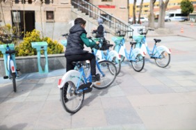 aksaray-belediyesinden-cevreci-ulasim-hamlesi-akilli-bisikletler-yeniden-yollarda