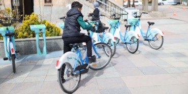 aksaray-belediyesinden-cevreci-ulasim-hamlesi-akilli-bisikletler-yeniden-yollarda