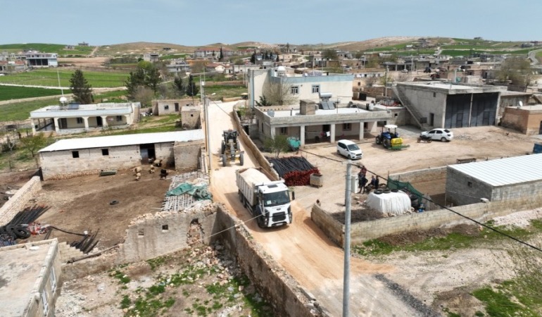Şanlıurfa’nın Kırsal Yollarında Asfalt Seferberliği: Büyükşehir’den Konforlu Ulaşım Hamlesi