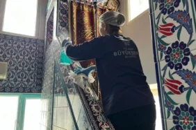 aydin-buyuksehirden-karacaorende-camilerde-temizlik-calismasi