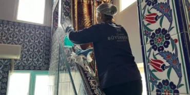 aydin-buyuksehirden-karacaorende-camilerde-temizlik-calismasi