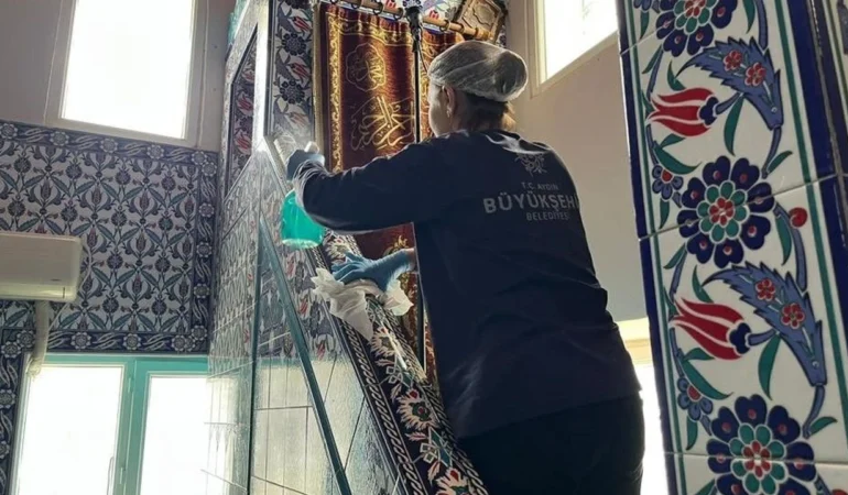 Aydın’da Camilerde Temizlik Çalışmaları Sürüyor