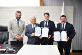 baskan-buyukkilic-erciyeste-turkiyenin-en-uzun-ve-en-iddiali-dag-kizagi-tesisi-icin-imzayi-atti