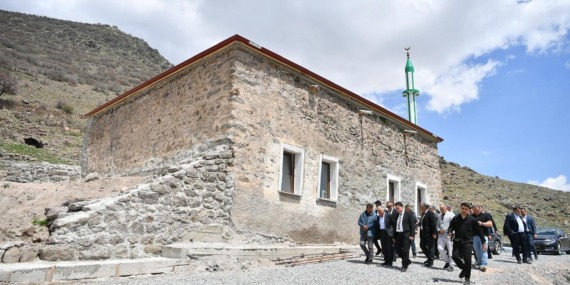 baskan-buyukkilictan-tarihe-vefa-tavukcu-mahallesindeki-restorasyon-calismalari-tam-gaz-suruyor