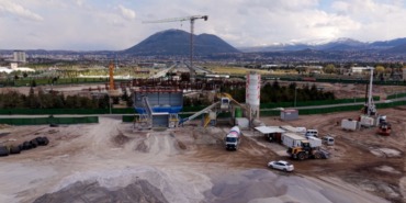 buyuksehirde-pazar-gunu-de-durmak-yok-kartal-katli-kavsaginda-hummali-calisma