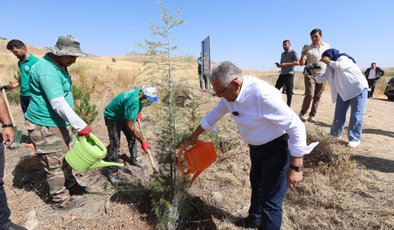 Büyükşehir’den Son 7 Yılda 786 Bin Fidan İle Kayseri’ye “Yeşil” Katkı