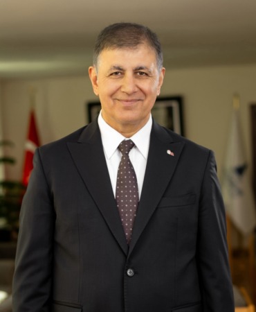 cemil-tugaydan-ak-partiye-cagri-izmirlinin-gonlune-girmenin-yolu-hizmet-etmektir