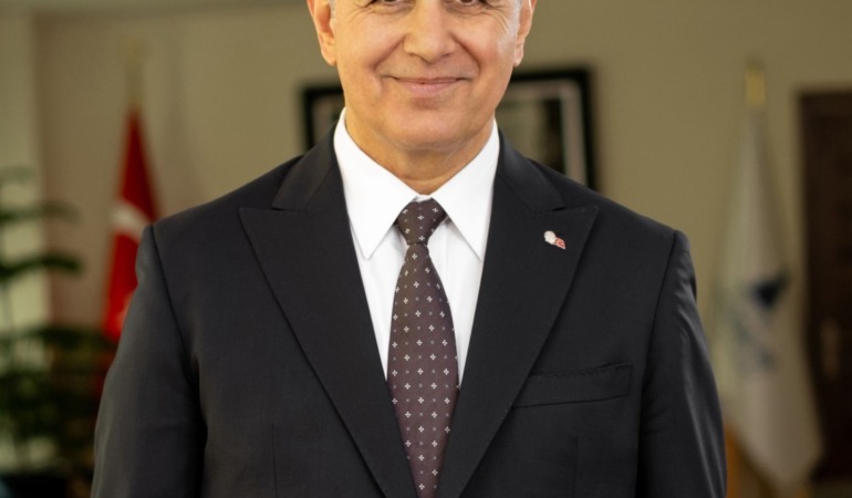 Cemil Tugay’dan AK Parti’ye çağrı: “İzmirlinin gönlüne girmenin yolu hizmet etmektir”