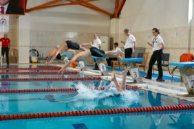 duzce-belediyesi-5-geleneksel-23-nisan-yuzme-senliginde-sampiyonlar-belli-oldu