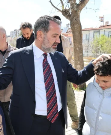 elazig-belediyesi-sahada-baskan-serifogullari-devam-eden-projeleri-yerinde-inceledi