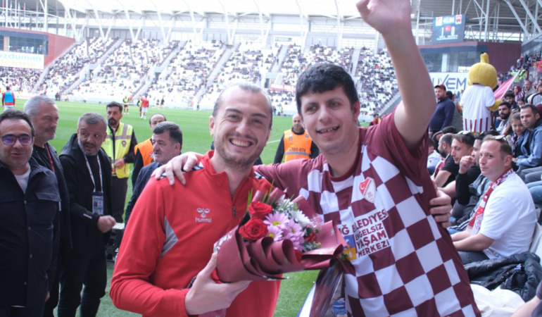 Elazığ Belediyesi’nden Anlamlı Organizasyon: Özel Bireyler Tribünde Elazığspor’un Yanındaydı