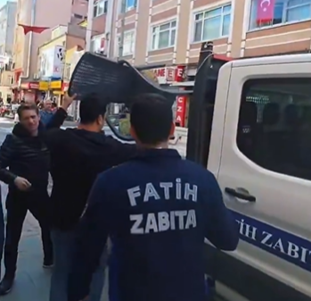 Fatih Belediyesi’nden kaldırım işgallerine müdahale