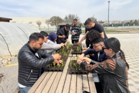 gelecegin-ziraatcileri-kayseride-sahaya-indi-universitelilere-uygulamali-organik-tarim-egitimi