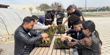 gelecegin-ziraatcileri-kayseride-sahaya-indi-universitelilere-uygulamali-organik-tarim-egitimi