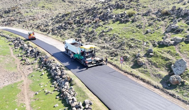 Hürmetçi’de “Büyükşehir” Dokunuşu: Sıcak Asfalt, Çevre Temizliği ve Yeşil Alan Atağı