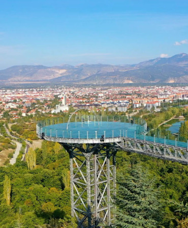 ispartadaki-cam-seyir-terasi-1-milyon-100-bin-kisiyi-agirladi