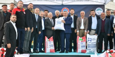 kayseri-buyuksehir-belediyesinden-ciftciye-guclu-destek-360-ton-tohum-toprakla-bulusuyor