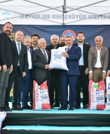 kayseri-buyuksehir-belediyesinden-ciftciye-guclu-destek-360-ton-tohum-toprakla-bulusuyor