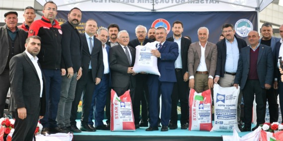 kayseri-buyuksehir-belediyesinden-ciftciye-guclu-destek-360-ton-tohum-toprakla-bulusuyor