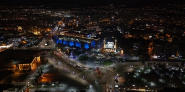 kayseri-buyuksehir-tarihi-surlari-mavi-isikla-aydinlatarak-otizm-farkindaligina-dikkat-cekti-30