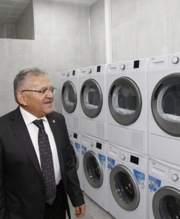 kayseri-buyuksehirden-egitime-destek-ucretsiz-camasir-yikama-hizmeti-genclerden-tam-not-aldi
