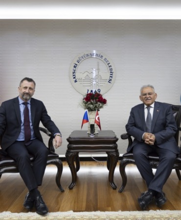 kayseride-diplomasi-trafigi-baskan-buyukkilic-cekya-buyukelcisi-stepaneki-agirladi