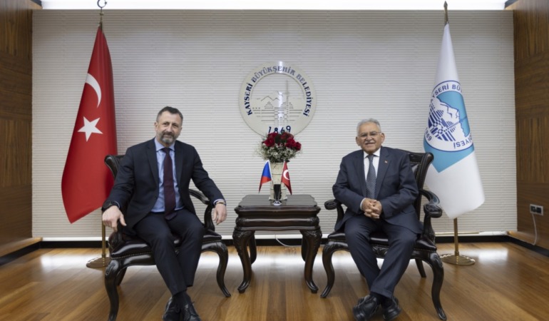 kayseride-diplomasi-trafigi-baskan-buyukkilic-cekya-buyukelcisi-stepaneki-agirladi