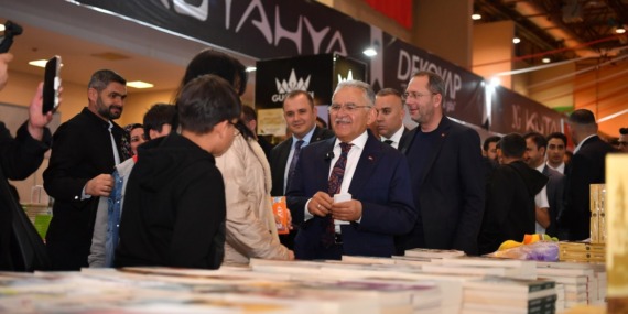 Kayseri’de Kültür Şöleni Başladı: 8. Kitap Fuarı Kapılarını Ziyaretçilere Açtı
