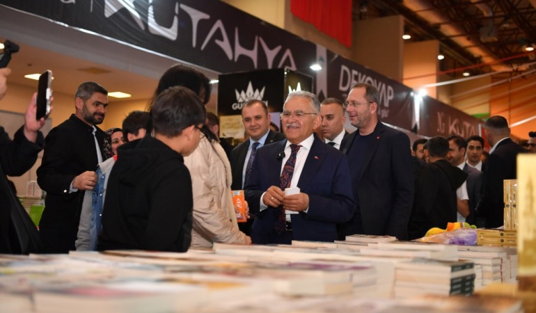 Kayseri’de Kültür Şöleni Başladı: 8. Kitap Fuarı Kapılarını Ziyaretçilere Açtı