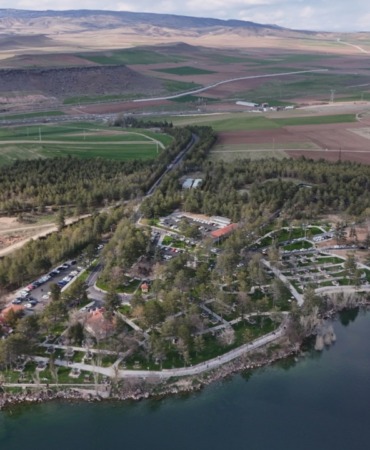 kayserinin-yeni-cazibe-merkezi-sarimsakli-baraji-yenilenen-mesire-alanina-vatandaslardan-tam-not