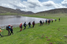 keykubad-yolunda-bahar-yuruyusu-dogaseverler-konyanin-tarihi-rotasinda-bulustu