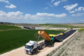 kirsalda-ulasim-hamlesi-buyuksehir-14-kilometrelik-grup-yolunu-asfaltla-bulusturuyor