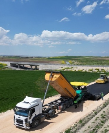 kirsalda-ulasim-hamlesi-buyuksehir-14-kilometrelik-grup-yolunu-asfaltla-bulusturuyor