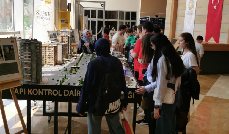 Konya Büyükşehir Belediyesi Şehir Estetiği Atölyesi Gençlerle Buluştu: Bölgesel Kariyer Fuarı’na Damga Vurdu