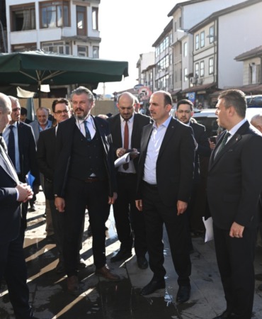 konya-buyuksehir-belediyesinden-donusum-atagi-baskan-altay-ve-kilca-akcesme-ile-kadinlar-pazarini-inceledi