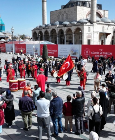 konya-meydanlarinda-tarihi-ruzgar-buyuksehir-mehter-takimindan-coskulu-konserler