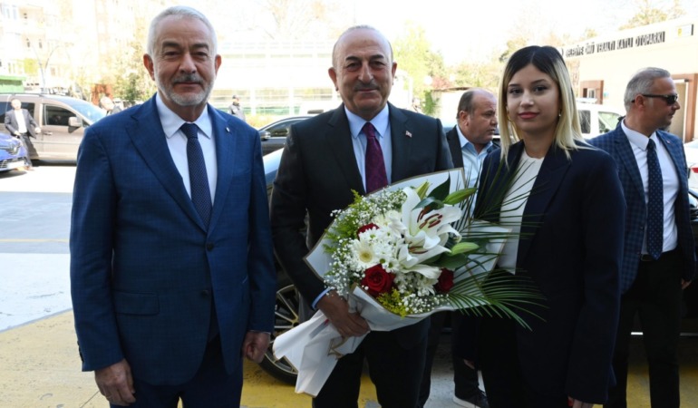 Mevlüt Çavuşoğlu’ndan Isparta Belediyesine Övgü: “Hizmetleri Gururla Takip Ediyoruz”