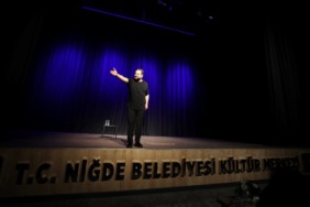 nigde-belediyesi-3-tiyatro-festivali-muhtesem-bir-finalle-sona-erdi