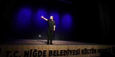 nigde-belediyesi-3-tiyatro-festivali-muhtesem-bir-finalle-sona-erdi