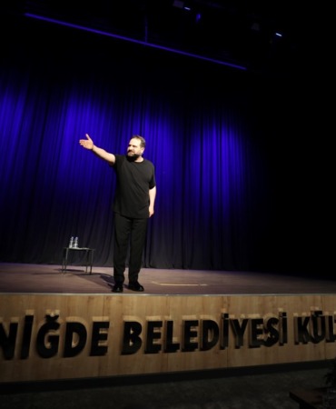nigde-belediyesi-3-tiyatro-festivali-muhtesem-bir-finalle-sona-erdi