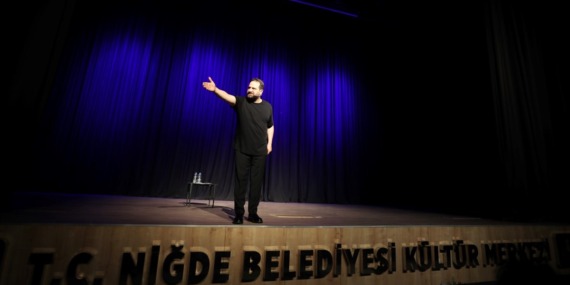 nigde-belediyesi-3-tiyatro-festivali-muhtesem-bir-finalle-sona-erdi