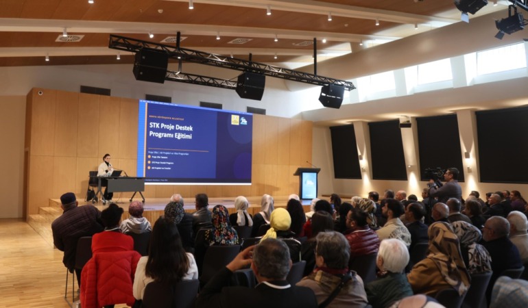 Konya Büyükşehir Belediyesi’nden STK’lara Büyük Destek: Proje ve Hibe Eğitimi Başladı