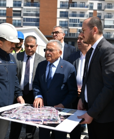 sahabiyede-donusum-hizlaniyor-baskan-buyukkilic-calismalari-yerinde-inceledi-bolge-sakinlerinden-ozur-diledi-20