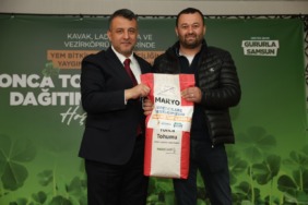 samsun-buyuksehirden-ciftciye-cifte-destek-yonca-tohumu-ve-gubre-dagitimi-basladi