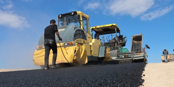sanliurfa-kirsalinda-ulasim-konforu-artiyor-modern-grup-yolunda-asfalt-mesaisi-tamamlandi
