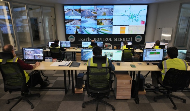 trafigin-kalbi-akilli-sistemlere-emanet-kartal-kavsaginda-dijital-donusum