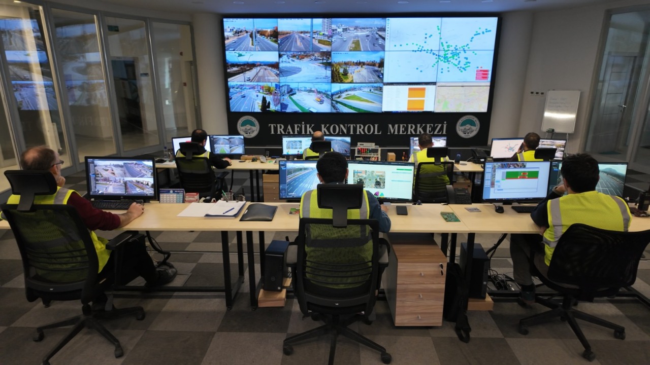 trafigin-kalbi-akilli-sistemlere-emanet-kartal-kavsaginda-dijital-donusum